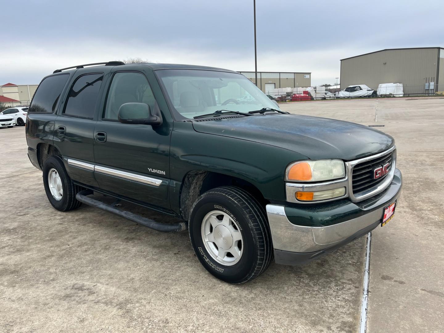 2004 green /TAN GMC Yukon 2WD (1GKEC13V94R) with an 4.8L V8 OHV 16V engine, 4-Speed Automatic Overdrive transmission, located at 14700 Tomball Parkway 249, Houston, TX, 77086, (281) 444-2200, 29.928619, -95.504074 - Photo#0